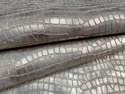 Peau de veau velours métallisé grain croco - Gris perle - Maroquinerie - Cuir en Stock