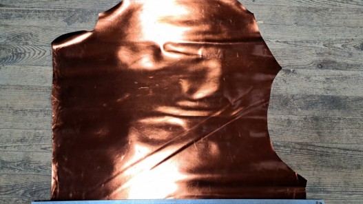 Demi-peau de cuir de vache vernis  - orange métal - cuir en stock