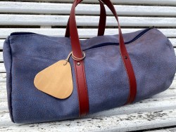 Etiquette de bagage en cuir naturel - triangulaire 9.5cm x 10cm - cuir en stock