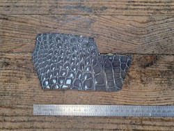 Morceau de cuir crocodile véritable - gris clair - cuirenstock