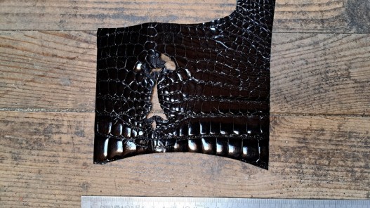 Morceau de cuir crocodile véritable - noir - cuir en stock