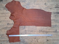 Demi-peau cuir de vachette pull up brun rouge Cuir en Stock