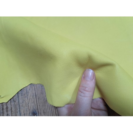 Peau de cuir d'agneau - jaune citron - maroquinerie - accessoire - cuir en stock