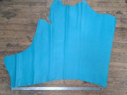 Demi peau de cuir de vache - bleu turquoise - maroquinerie ameublement - accessoire Cuir en stock