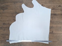 Demi peau de cuir de veau grainé blanc - Cuirenstock