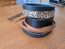 Lot de 5 bandes de cuir - 2ème choix - anses - lanière - ceinture - bracelet - sellerie - Cuir en stock