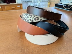 Lot de 5 bandes de cuir - 2ème choix - anses - lanière - ceinture - bracelet - sellerie - Cuir en stock