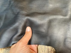 Peau de cuir de veau noir maroquinerie ameublement accessoire Cuirenstock