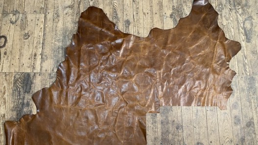Morceau de cuir de vache ciré brun Cuir en Stock