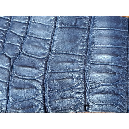 Morceau de cuir crocodile véritable bleu marine mat - cuir en stock