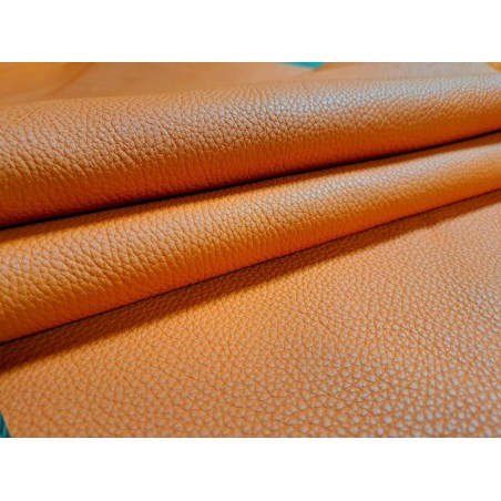 Morceau de cuir de taurillon - gros grain - couleur orange - cuirenstock