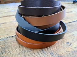 Lot de 5 bandes de cuir - 2ème choix - anses - lanière - ceinture - bracelet - sellerie - Cuir en stock