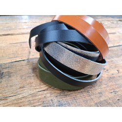 Lot de 5 bandes de cuir - 2ème choix - anses - lanière - ceinture - bracelet - sellerie - cuir en stock