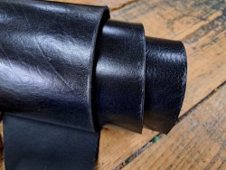 Bande de cuir de collet de vache tannage végétal - noir - cuir à ceinture - cuir en stock