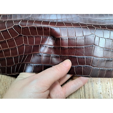 Cuir de veau façon crocodile marron - maroquinerie - Cuirenstock