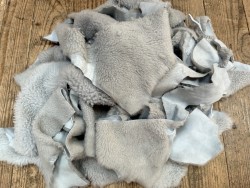 Chutes de cuir d'agneau lainé gris perle - Cuir en Stock