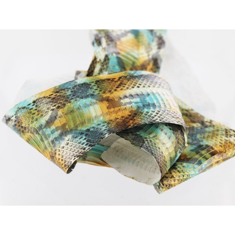peau cuir de serpent style python turquoise patine or doré métallisé peau cuir de serpent style python turquoise patine or doré métallisé