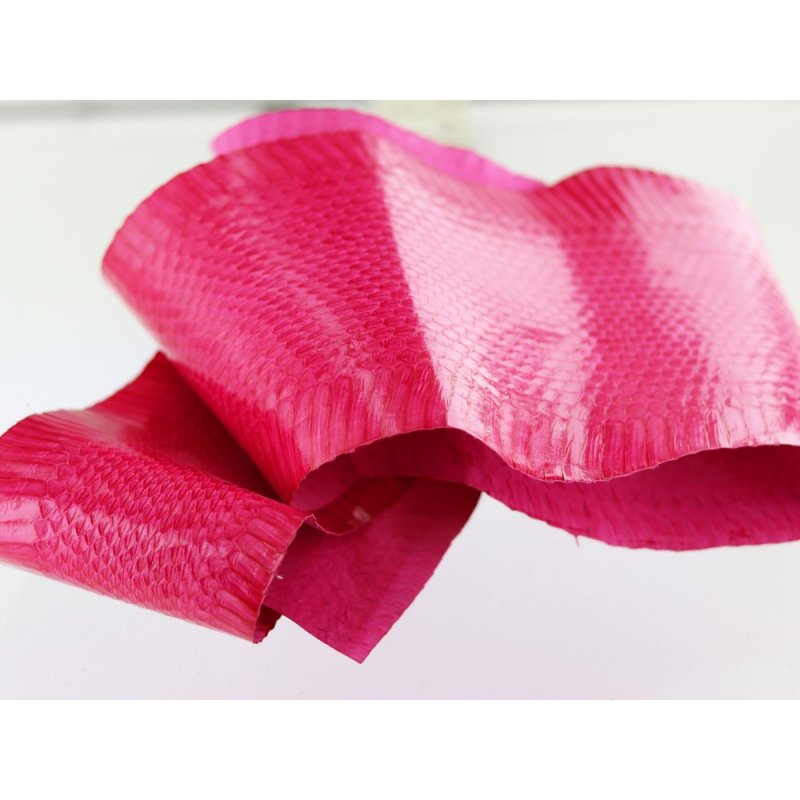 peau de cuir de serpent rose fuschia vente cuir en stock boutique en ligne eshop peau de cuir de serpent rose fuschia vente cuir en stock boutique en ligne eshop
