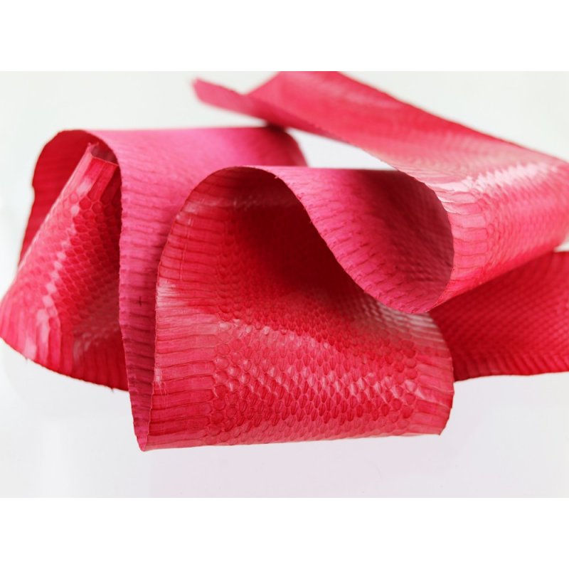 cuir de serpent rouge peau exotique cuirenstock cuir de serpent rouge peau exotique cuirenstock