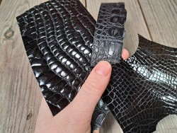 Lot de 3 morceaux de cuir de crocodile véritable noir - bijou - maroquinerie - accessoire - Cuir en stock