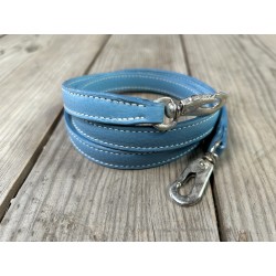 Bandoulière de sac en cuir bleu jeans avec surpiqure beige et mousquetons - Cuir en Stock