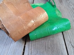 Peau de cuir de patte d'autruche- vert nacré/Caramel nacré - bijou - bracelet de montre - maroquinerie - Cuir en Stock