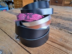 Lot de 5 bandes de cuir - 2ème choix - anses - lanière - ceinture - bracelet - sellerie - Cuir en stock