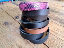 Lot de 5 bandes de cuir - 2ème choix - anses - lanière - ceinture - bracelet - sellerie - Cuir en stock