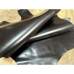 Demi-peau de cuir de veau BOX lisse - tannage ferme - noir - Cuir en Stock