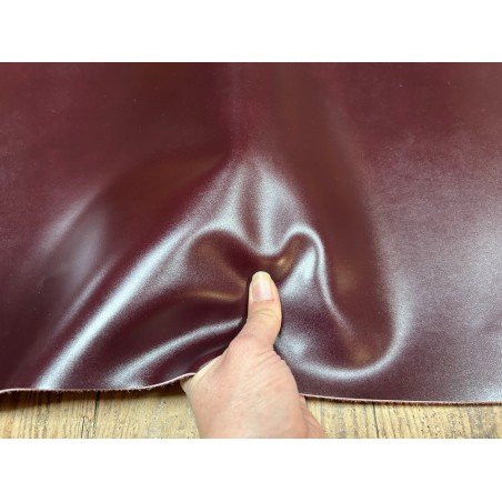 Demi-peau de cuir de veau BOX - Tannage ferme - bordeaux - Cuir en stock