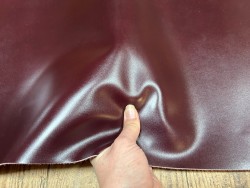 Demi-peau de cuir de veau BOX - Tannage ferme - bordeaux - Cuir en stock