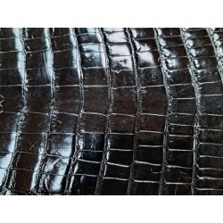 Idée créa avec un morceau de cuir crocodile véritable - cuir en stock