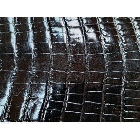 Idée créa avec un morceau de cuir crocodile véritable - cuir en stock