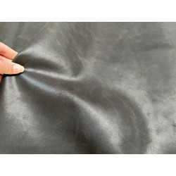 Peau de veau velours, ciré pull-up nuancé marron choco - Cuir en Stock