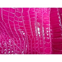 Morceau de cuir de crocodile véritable rose - Cuir en Stock