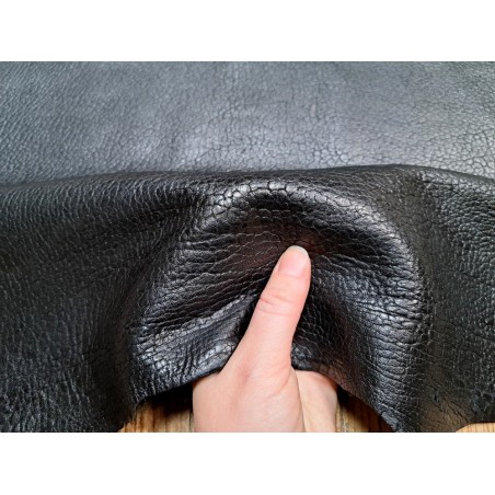 Peau de cuir de mouton crispé - noir satiné - maroquinerie ou vêtement - Cuir en stock