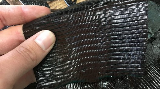 peau de cuir de lézard noir bijouterie accessoire luxe cuirenstock