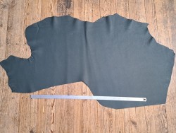 Demi-peau de cuir de taurillon - gros grain - vert mat- Cuir en Stock