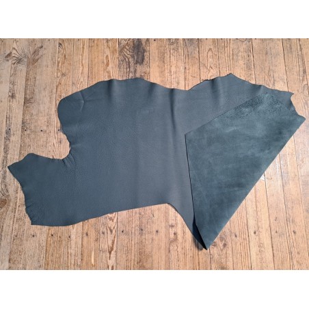 Demi-peau de cuir de taurillon - gros grain - vert mat- Cuir en Stock