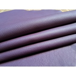 Demi-peau de cuir de taurillon - gros grain - prune mat - Cuir en stock