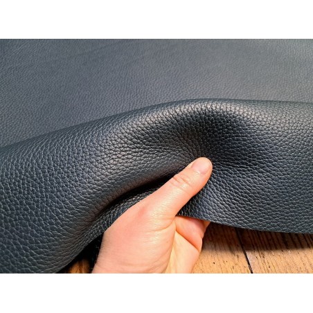 Demi-peau de cuir de taurillon - gros grain - vert forêt - cuir en sock
