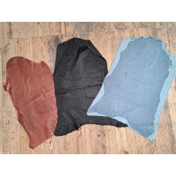 Lot de 2 peaux de cuir - promotions bonnes affaires - maroquinerie - Cuir en stock