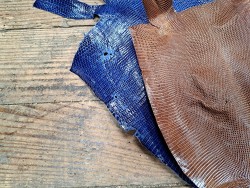 Lot de 2 peaux de cuir de lézard - A - Bleu roi/Noisette