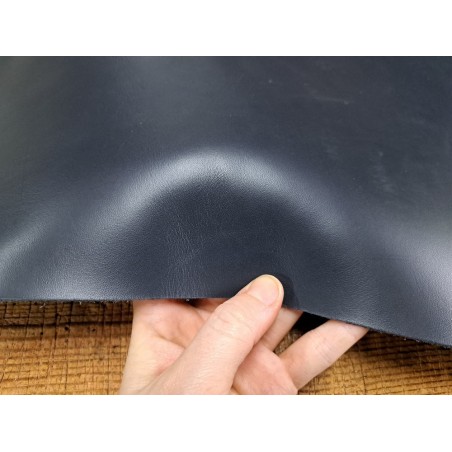 Morceau de collet tannage végétal lisse - Bleu nuit - Cuir en Stock
