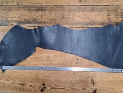 Morceau de collet tannage végétal lisse - Bleu nuit - Cuir en Stock
