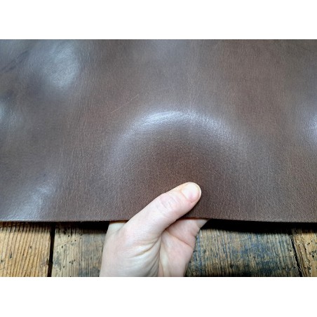 Morceau de collet végétal lisse - Brun cèdre - Cuir en Stock
