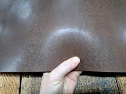 Morceau de collet végétal lisse - Brun cèdre - Cuir en Stock
