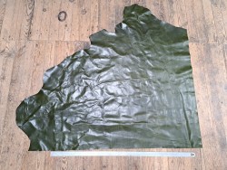 Demi-peau de cuir de vachette finition ciré pullup vert forêt - maroquinerie - Cuir en stock