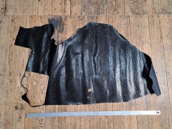 Demi-peau de cuir de veau effet crocodile - Noir - Cuir en Stock
