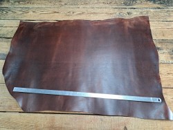 Collet de vache tannage végétal grainé -Châtaigne- Cuir en Stock